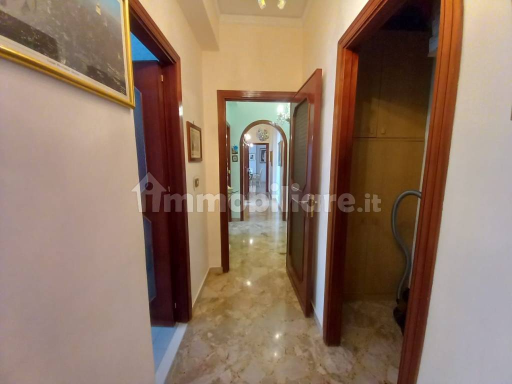 Vendita Appartamento Palermo. Quadrilocale in via Benedetto Croce 82. Buono  stato, quinto piano, con terrazza, rif. 103605340