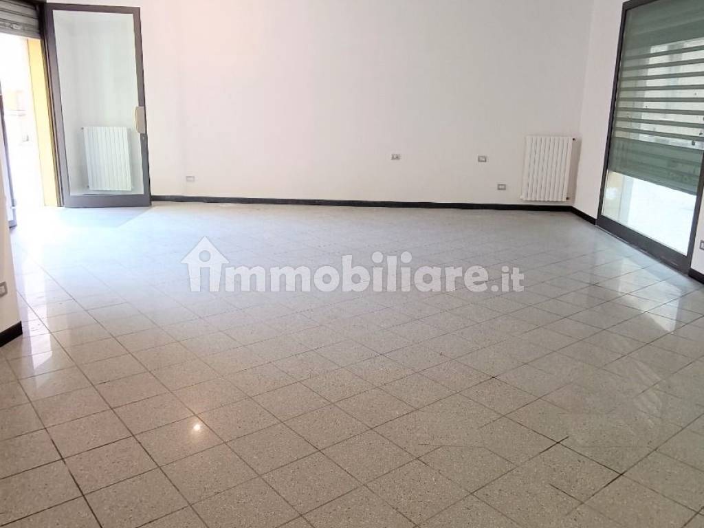 Locale commerciale via Gino Valagussa 2, Concorezzo, Rif. 103617656