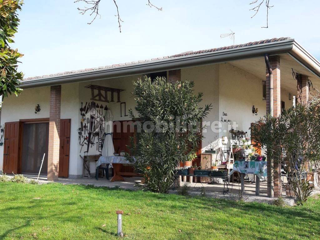 vendita-villa-unifamiliare-in-stradella-rojale-3-gruaro-buono-stato