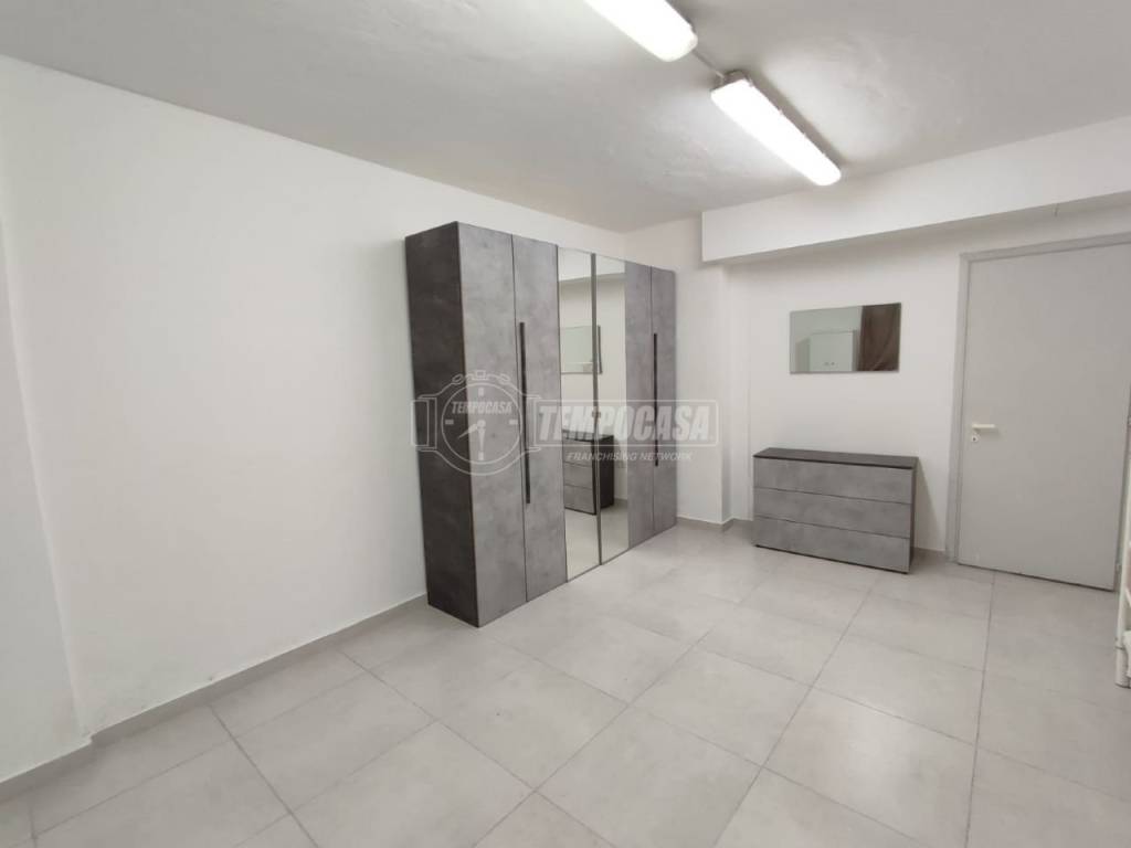 Magazzino Deposito via Giacinto Menotti Serrati 28, Milano, Rif