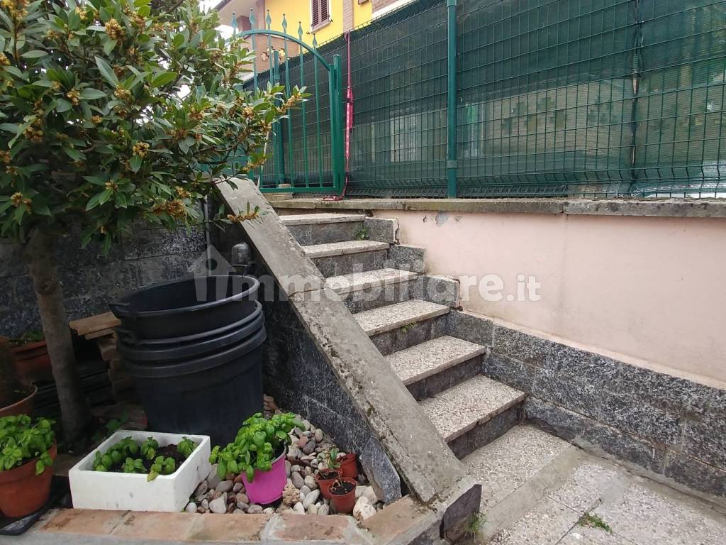 Scaletta cortile/giardino
