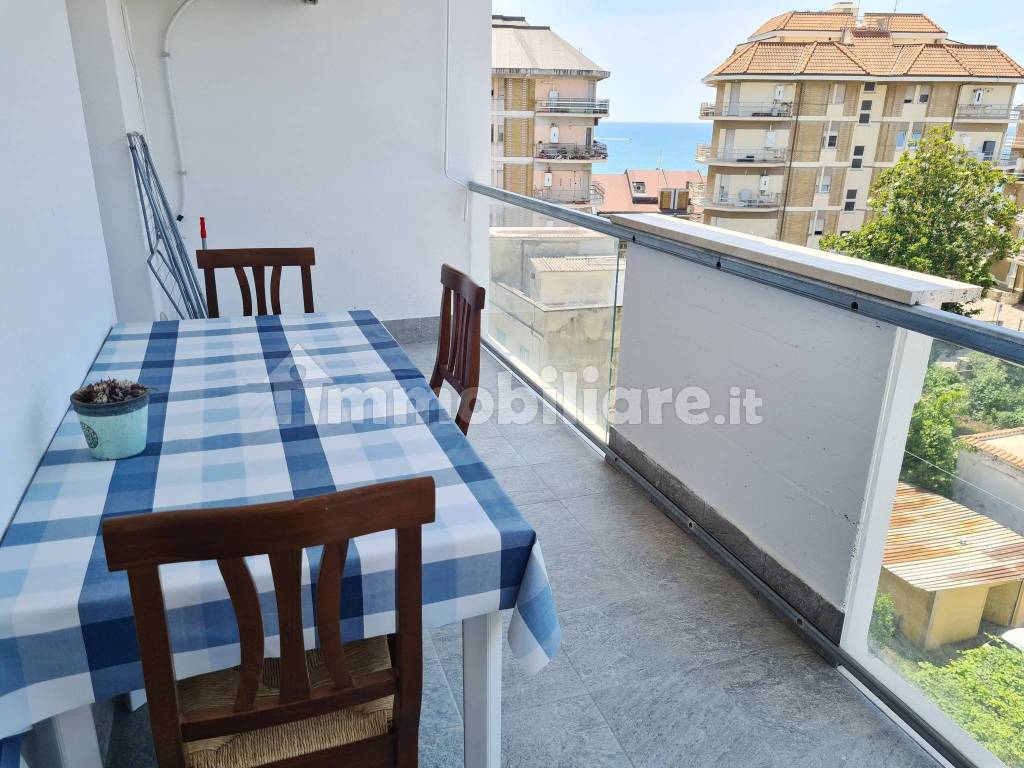 Sale Apartment Nettuno. 2room flat in via dei Larici. Excellent