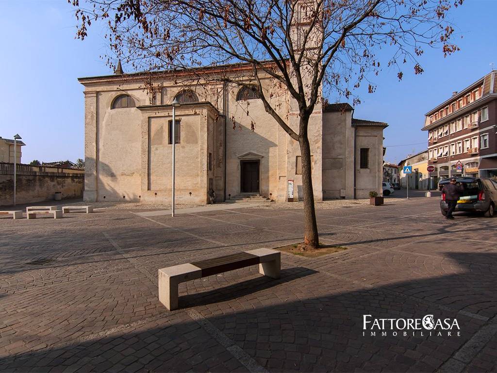 locale commerciale caronno