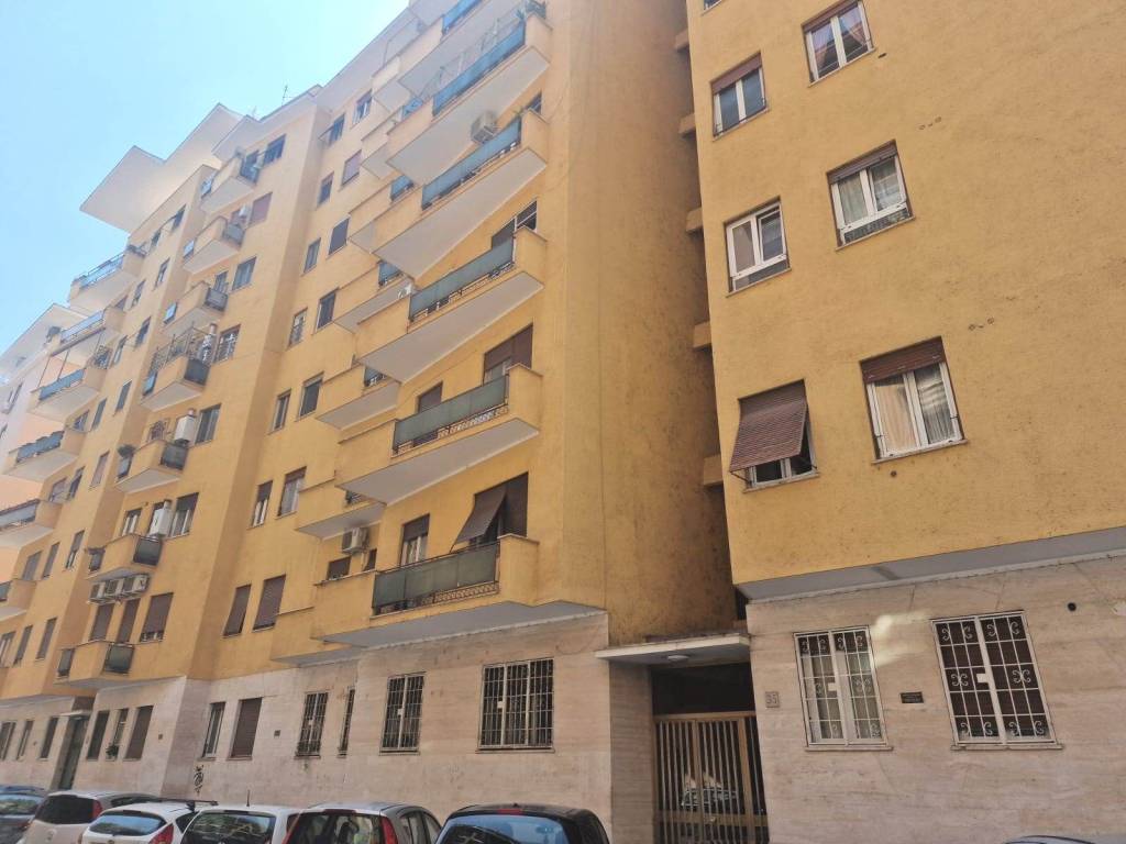 Vendita Appartamento Roma. Trilocale in via Vallarsa. Ottimo stato, ottavo  piano, con balcone, riscaldamento centralizzato, rif. 103676336