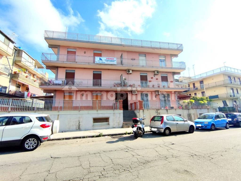 Vendita Appartamento Aci Catena. Quadrilocale in via Aldo Moro. Buono  stato, secondo piano, posto auto, con terrazza, rif. 103677604