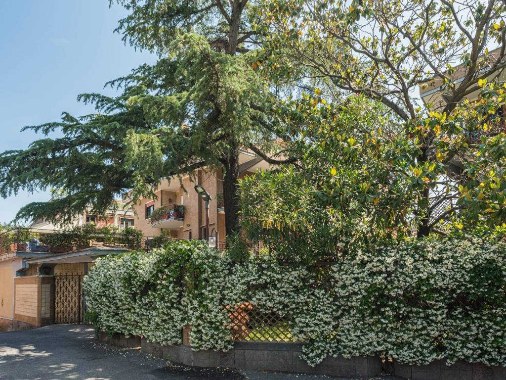 Vendita Attico in via al Quarto Miglio 24 Roma. Buono stato, posto auto, con terrazza, rif Vendita Attico in via al Quarto Miglio 24 Roma. Buono stato, posto auto, con terrazza, rif