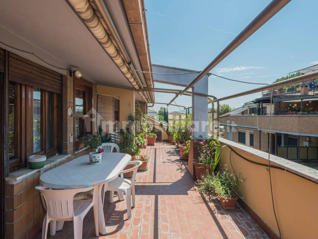 Vendita Attico in via al Quarto Miglio 24 Roma. Buono stato, posto auto, con terrazza, rif Vendita Attico in via al Quarto Miglio 24 Roma. Buono stato, posto auto, con terrazza, rif