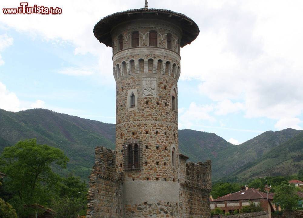 la_famosa_torre_di_val_dellatorre_in_piemonte_provincia_di_torino.jpg