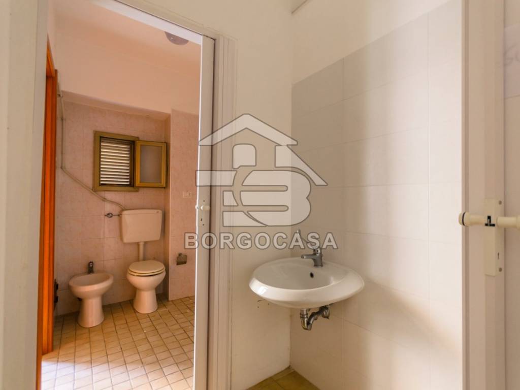 Bagno con antibagno