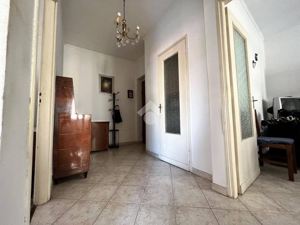 Vendita Appartamento Torino. Trilocale in via Luigi Palma di Cesnola 23. Buono stato, terzo