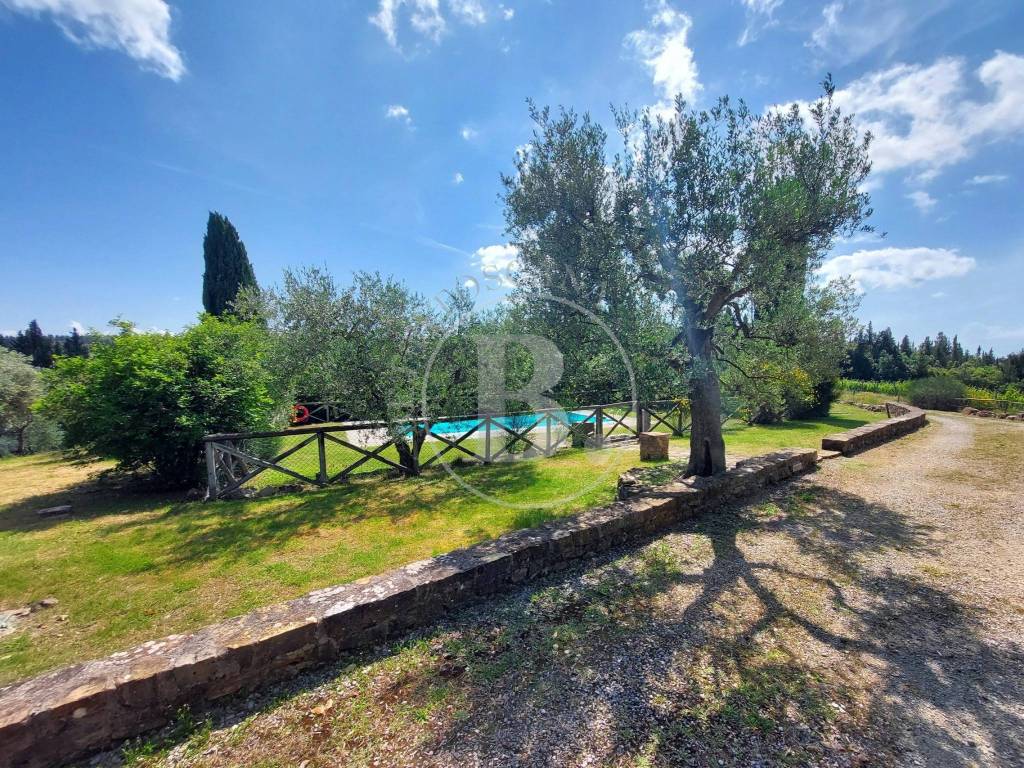 Affascinante appartamento con giardino e piscina