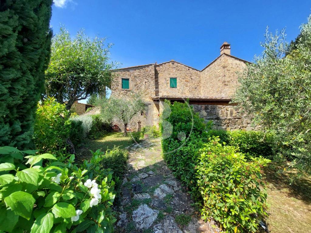 Affascinante appartamento con giardino e piscina