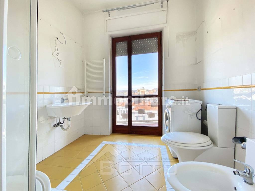 appartamento vendita gattinara bagno