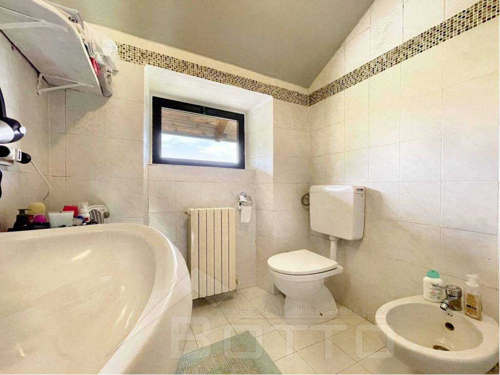 casa vendita gattico bagno