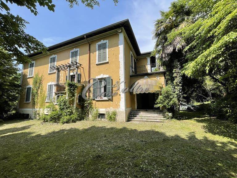 Vendita Villa unifamiliare in via Marinotti 9 Cadorago. Da ristrutturare,  posto auto, con terrazza, 750 m², rif. 103764042