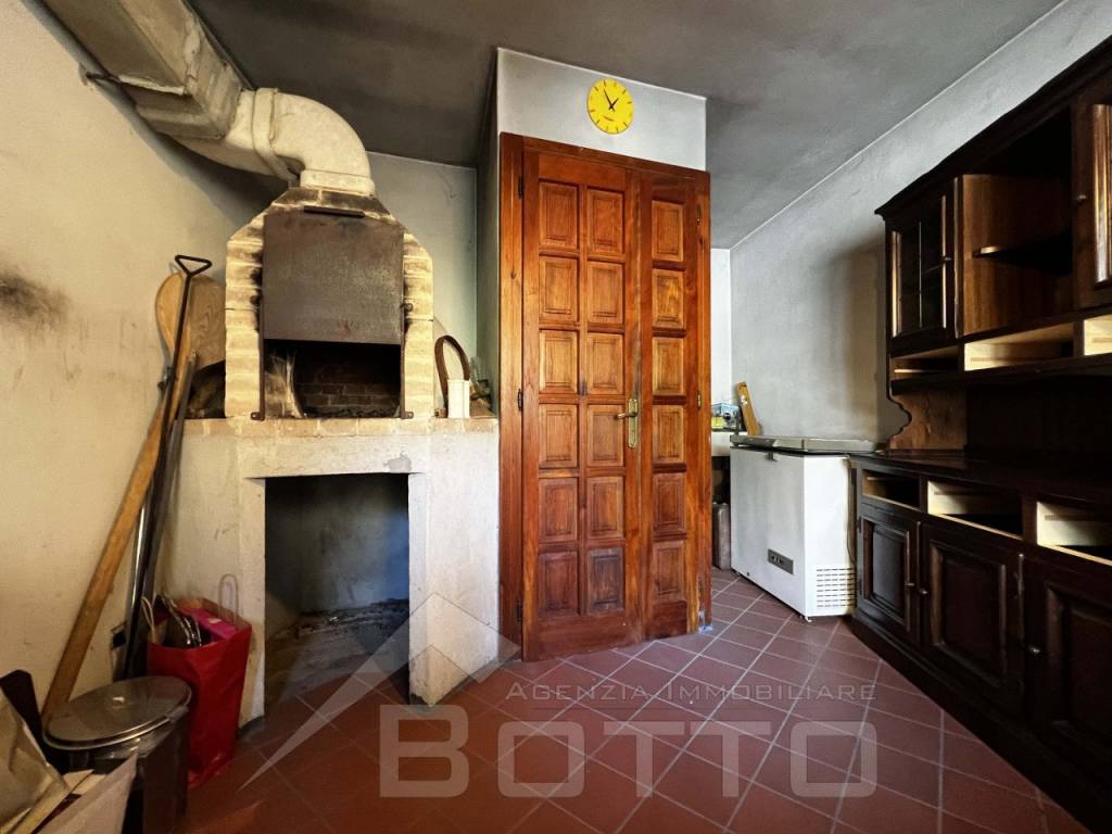 019__casa-vendita-madonna-del-sasso-tavernetta-forno.jpg