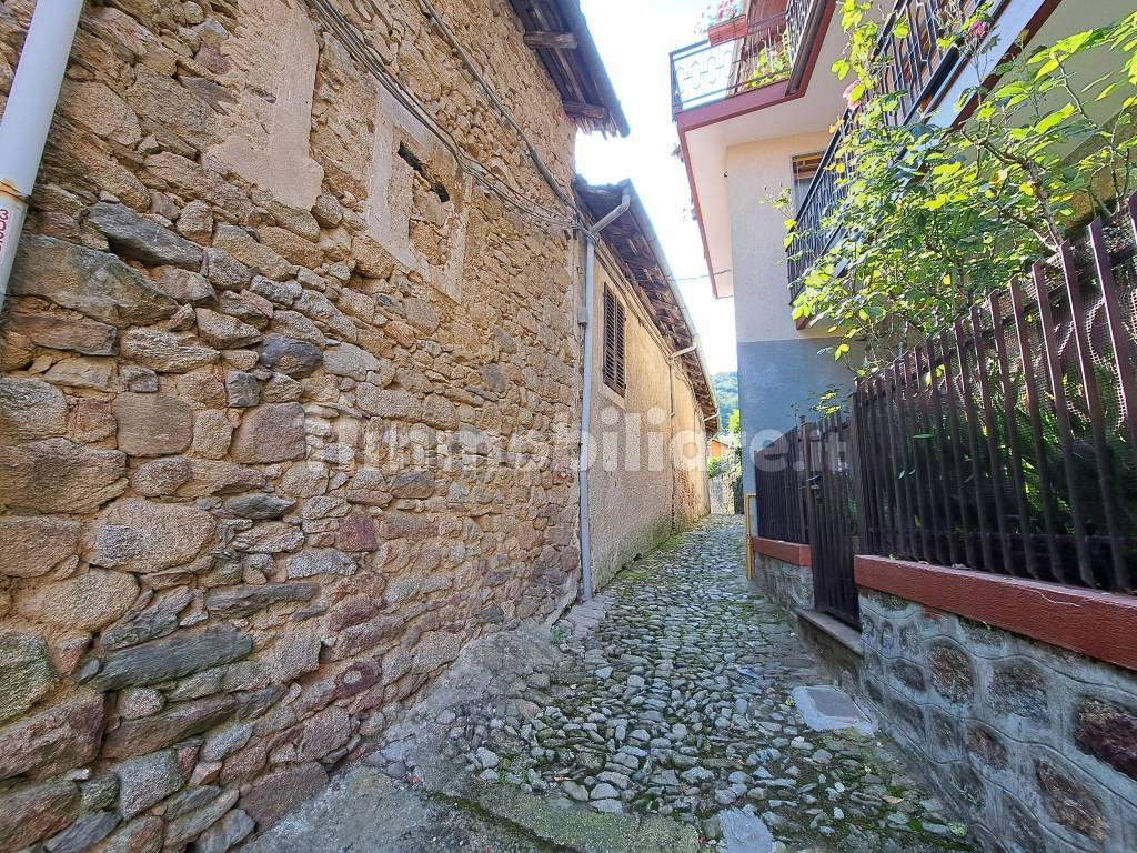 strada che porta all'abitazione nel centro storico