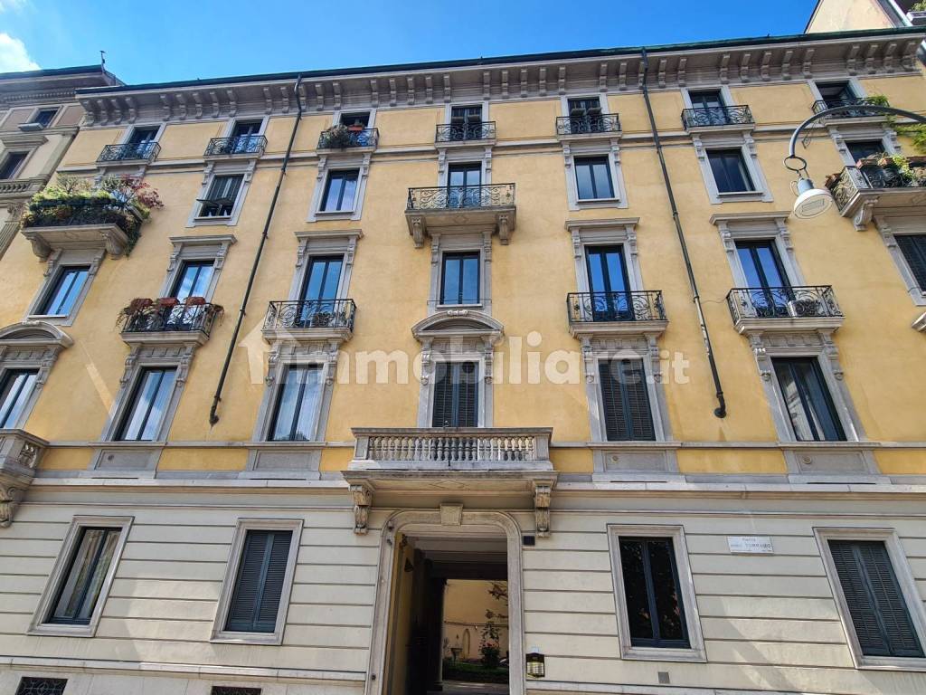 Vendita Appartamento Milano. Bilocale in piazza Niccolò Tommaseo ...