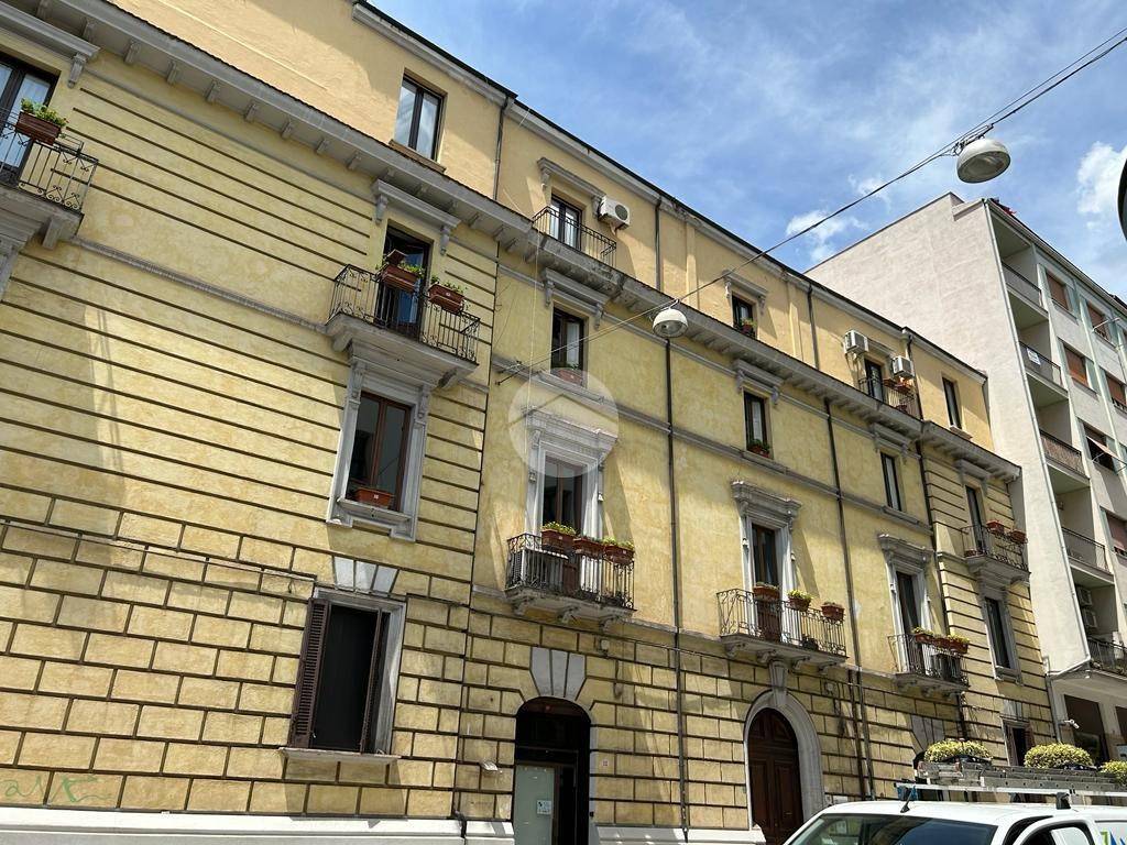 palazzo esterno via monte santo