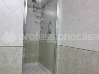 Bagno con box doccia