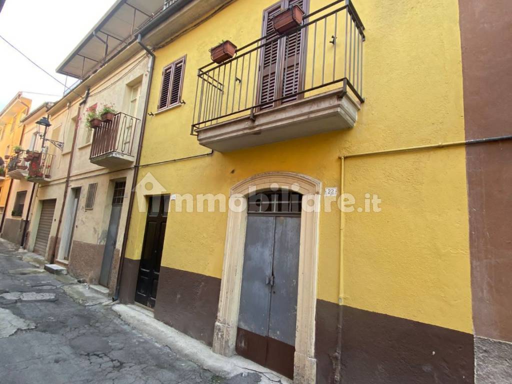 Sale Apartment Pratola Peligna. 4room flat in via Sanniti 24. Good
