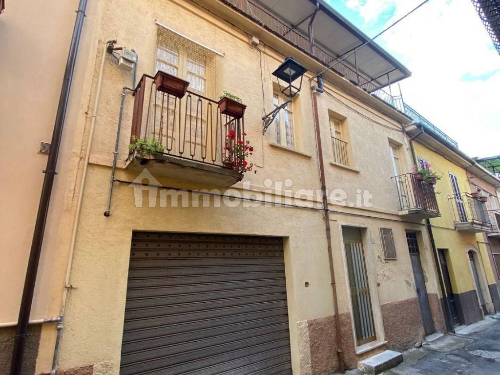 Sale Apartment Pratola Peligna. 4room flat in via Sanniti 24. Good