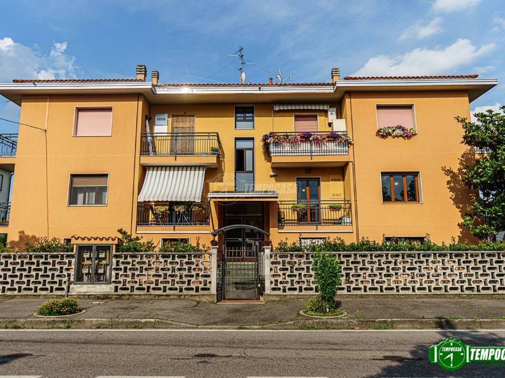 Vendita Appartamento Nova Milanese. Trilocale in via Giuseppe Parini 32.  Buono stato, primo piano, posto auto, con balcone, riscaldamento autonomo,  rif. 103859019