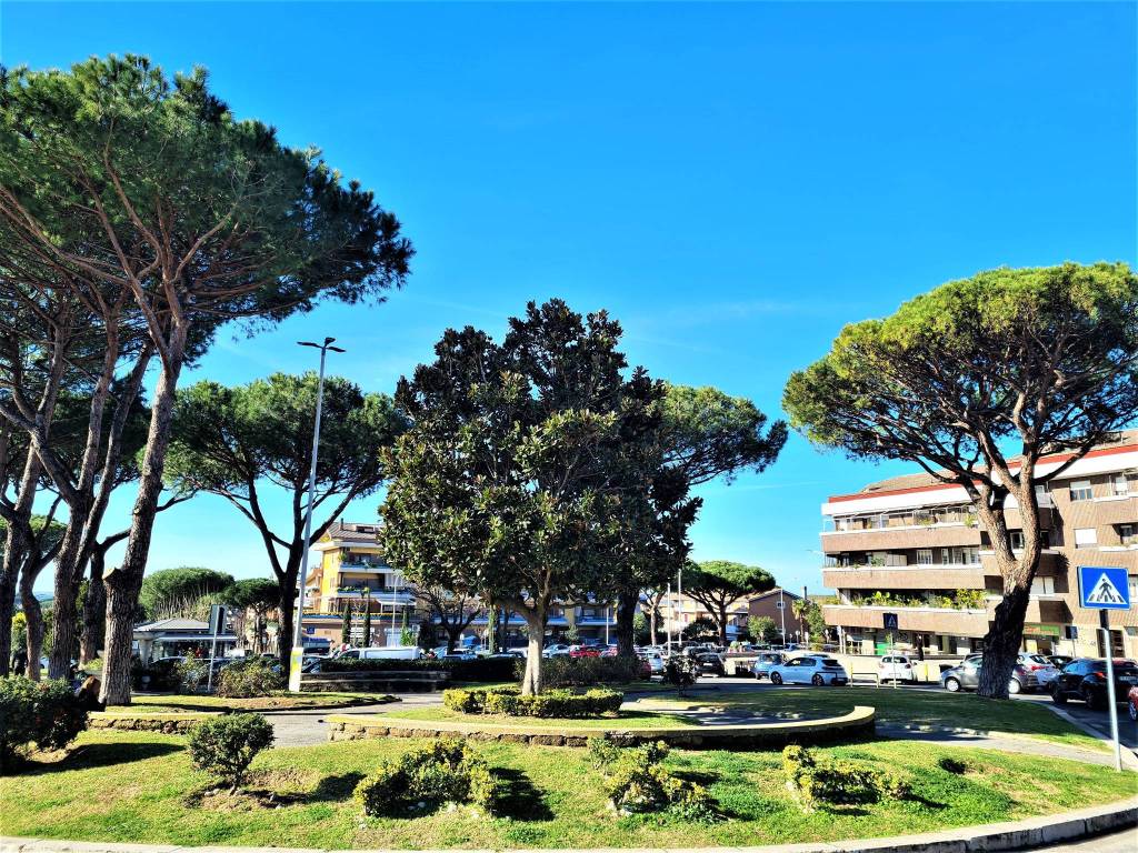 PIAZZA CENTRALE DELL'AXA