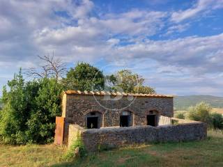 Chianti fiorentino, Casale toscano con fienile