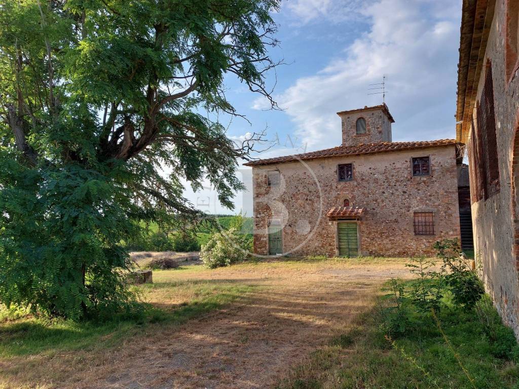 Chianti fiorentino, Casale toscano con fienile