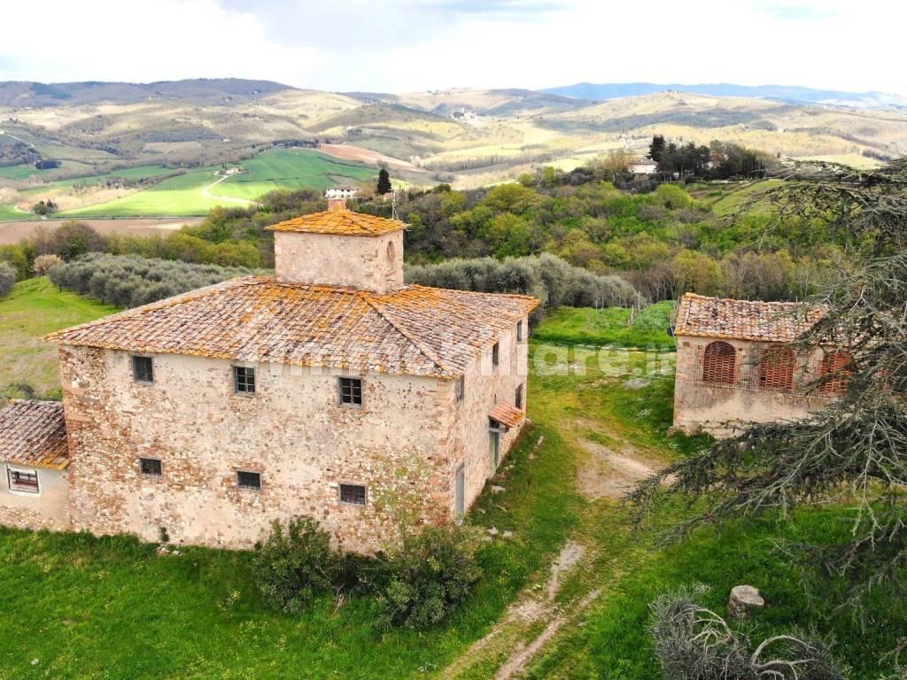 Chianti fiorentino, Casale toscano con fienile