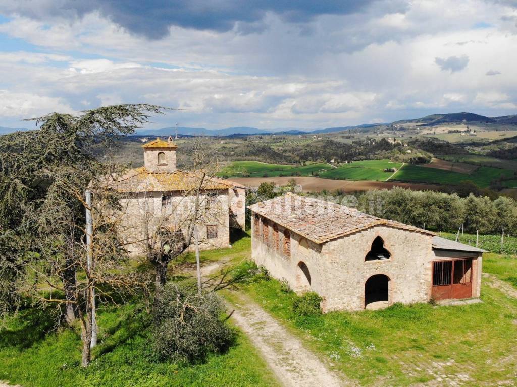 Chianti fiorentino, Casale toscano con fienile