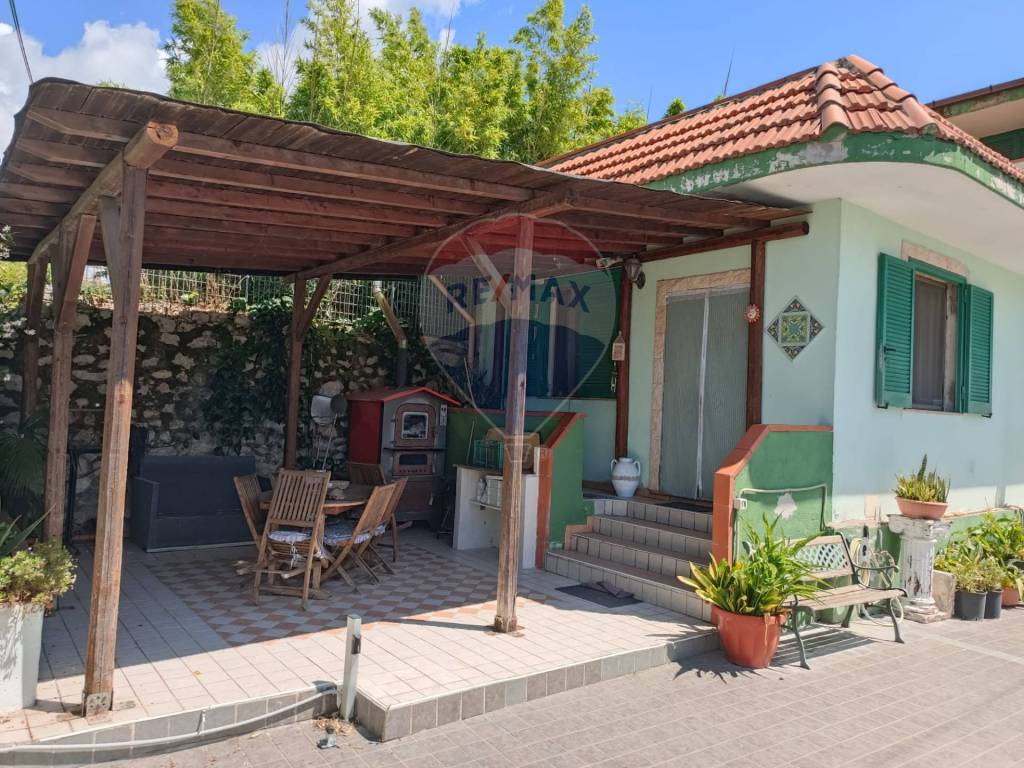 Sale Single family villa in via pizzo balordo Minturno. Good condition