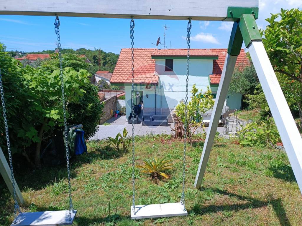 Sale Single family villa in via pizzo balordo Minturno. Good condition