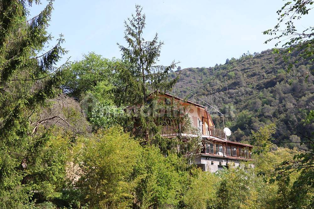 Dolceacqua liguria country house for sale le 45080