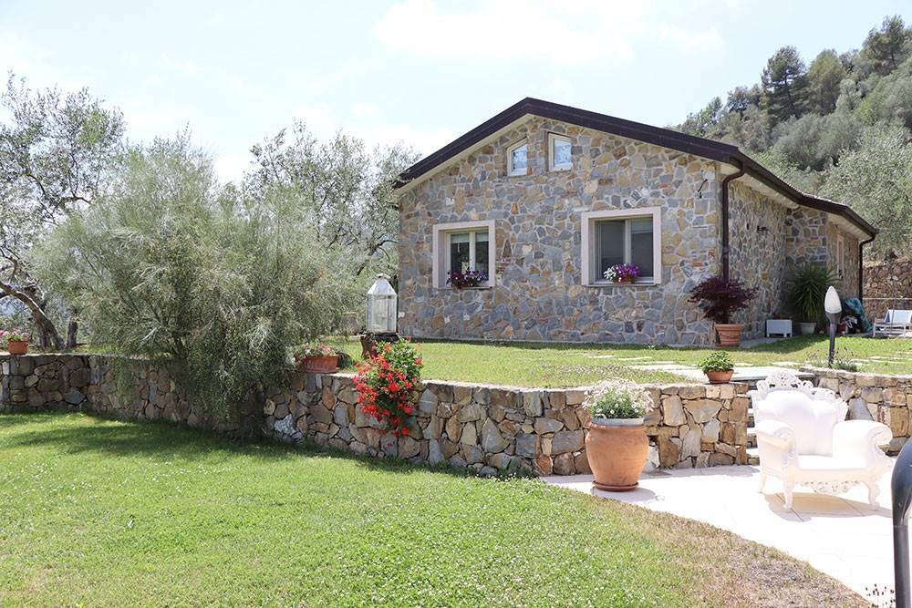 Dolceacqua liguria country house for sale le 45019