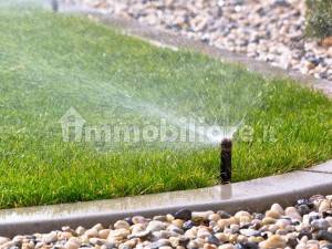 irrigazione-automatica-terreno-umido-prato-300x225