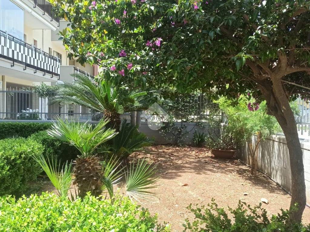 Vendita Appartamento Mola di Bari. Trilocale in via montale 8. Buono