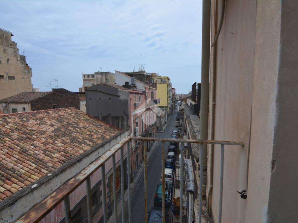 balcone su via Francesco Cilea