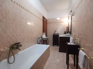 Bagno finestrato 1° piano