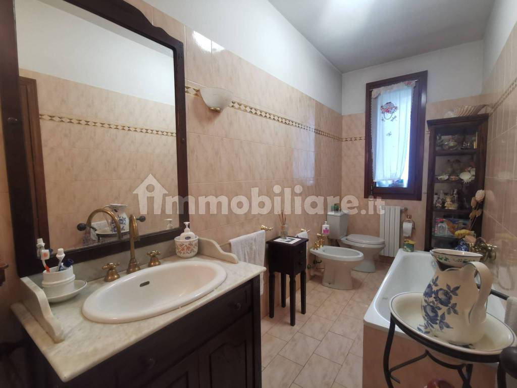 Bagno finestrato 1° piano