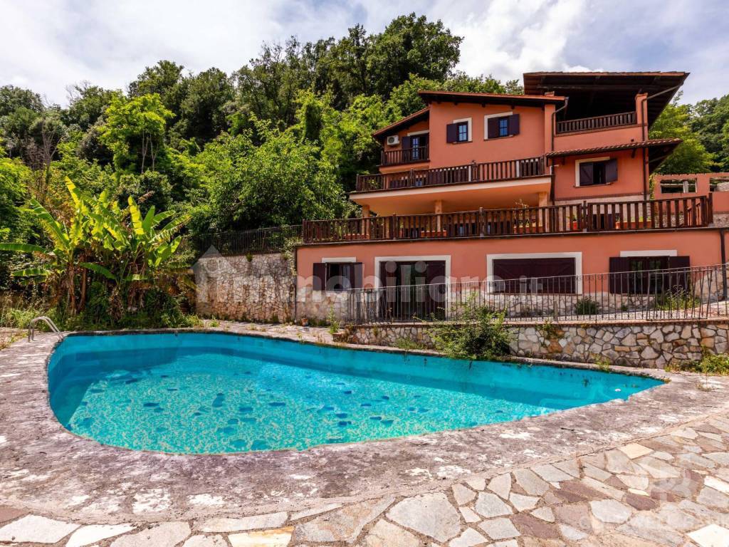 Vendita Villa unifamiliare in via Deneb Bis 10 Castelnuovo di Porto. Buono stato, posto auto Vendita Villa unifamiliare in via Deneb Bis 10 Castelnuovo di Porto. Buono stato, posto auto