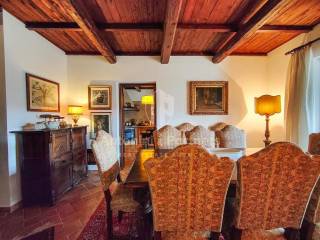In vendita elegante Casale con terreno a Orvieto -