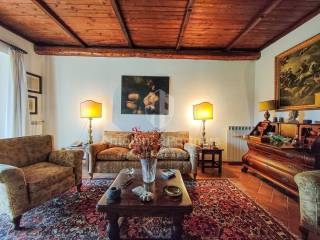 In vendita elegante Casale con terreno a Orvieto -