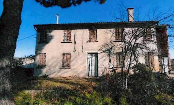 Capannone all'asta via san pietro 534, isola rizza