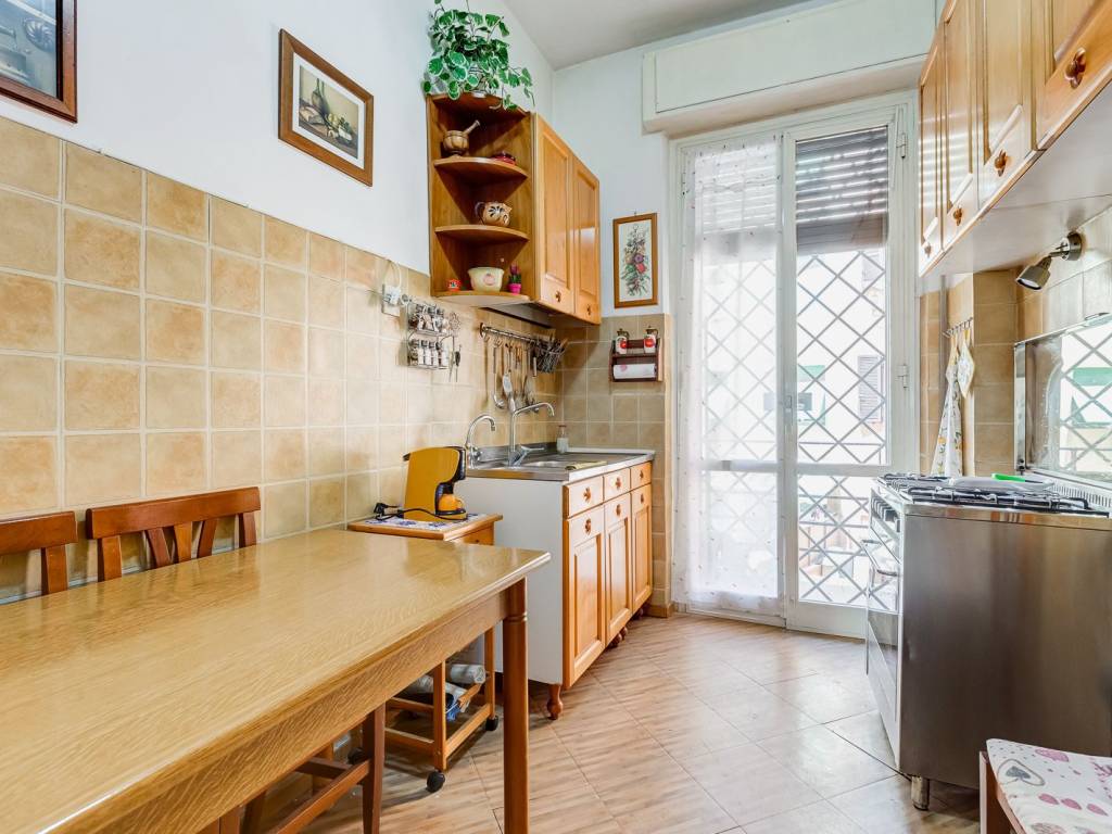 Vendita Appartamento Roma. Quadrilocale in viale dello Scalo San Lorenzo. Buono stato, terzo