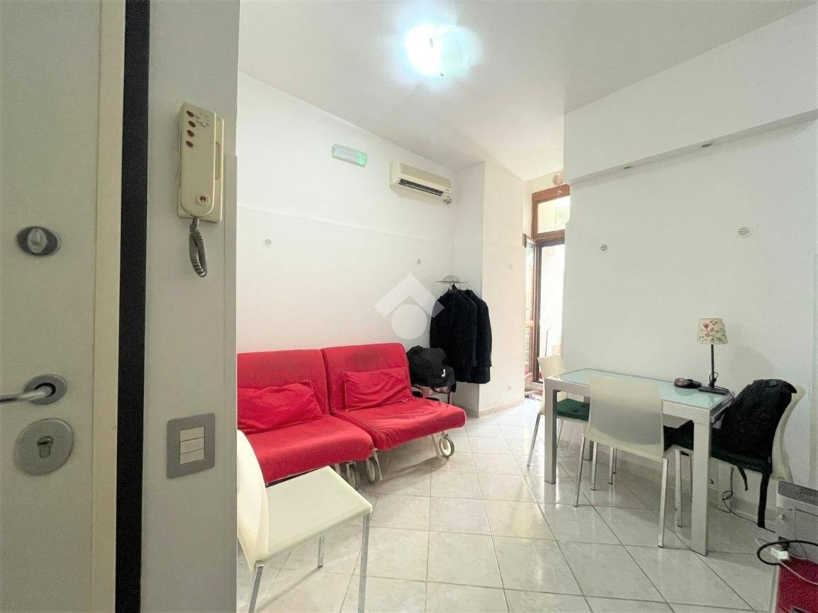 Vendita Appartamento Roma. Monolocale in via Trapani. Buono stato,  seminterrato, riscaldamento centralizzato, rif. 104056073