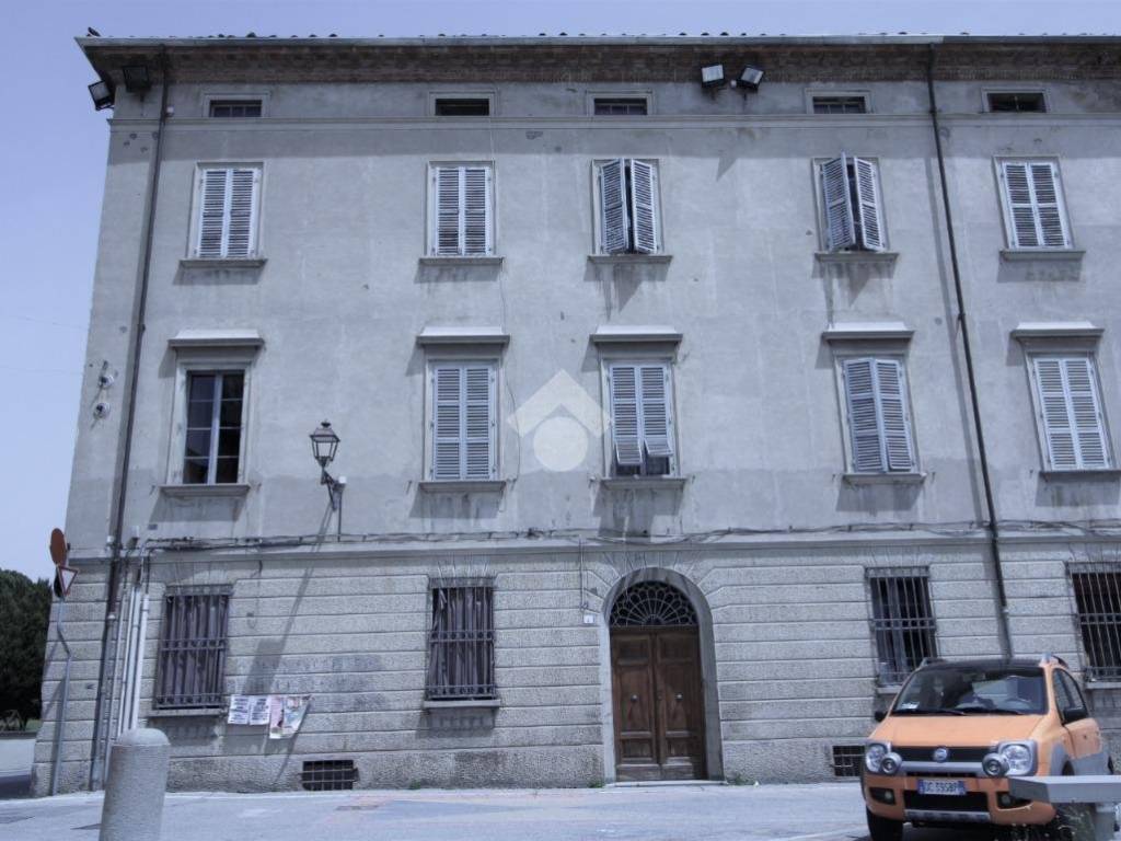 Vista edificio dalla Piazza Centrale