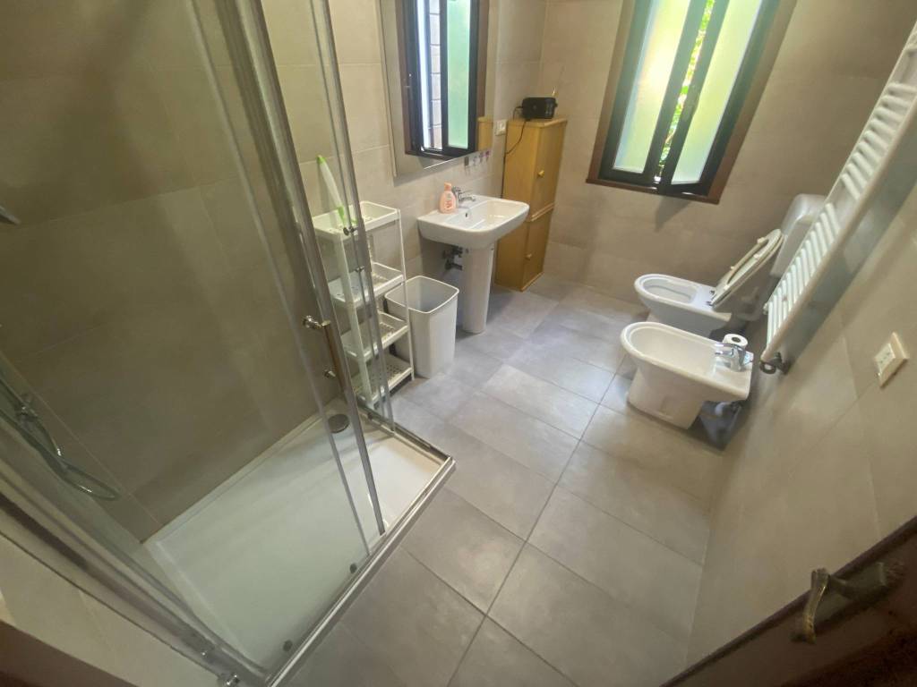 bagno finestrato doccia