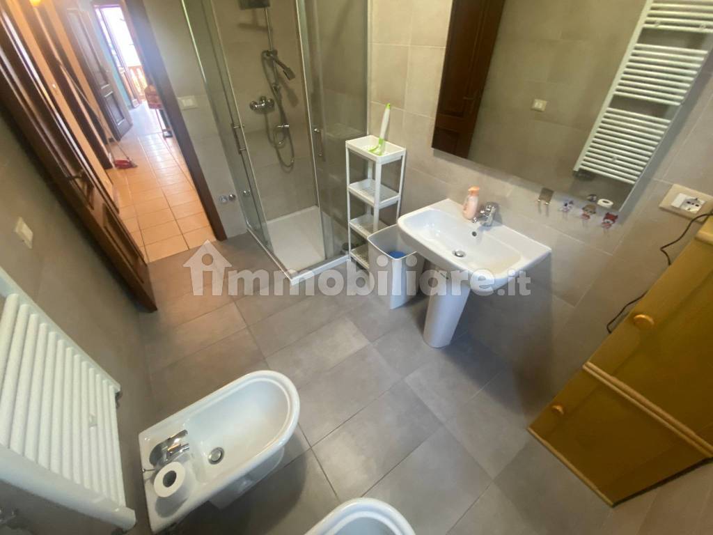 bagno finestrato doccia